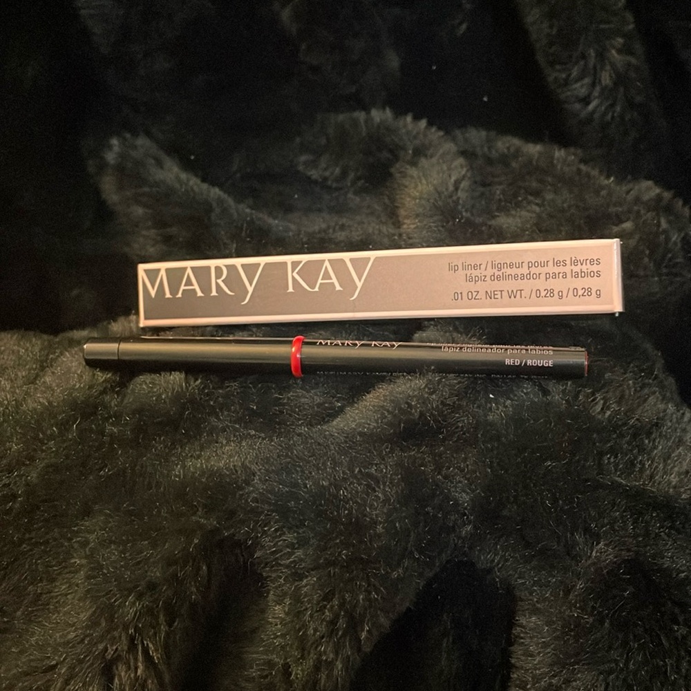 Mary Kay
Lip liner 
Red Rouge 
.01 oz.